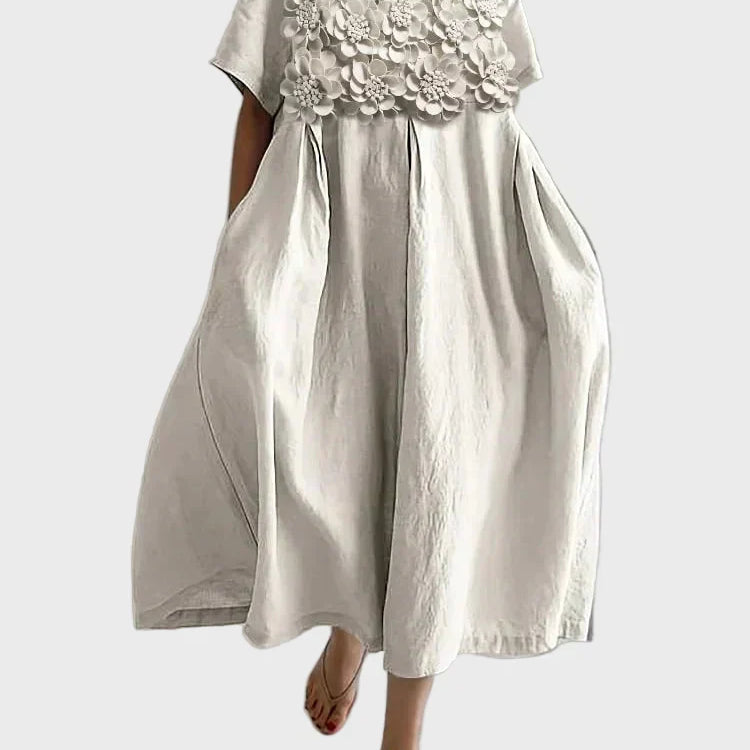 Beigefarbenes Leinenkleid mit Rüschen