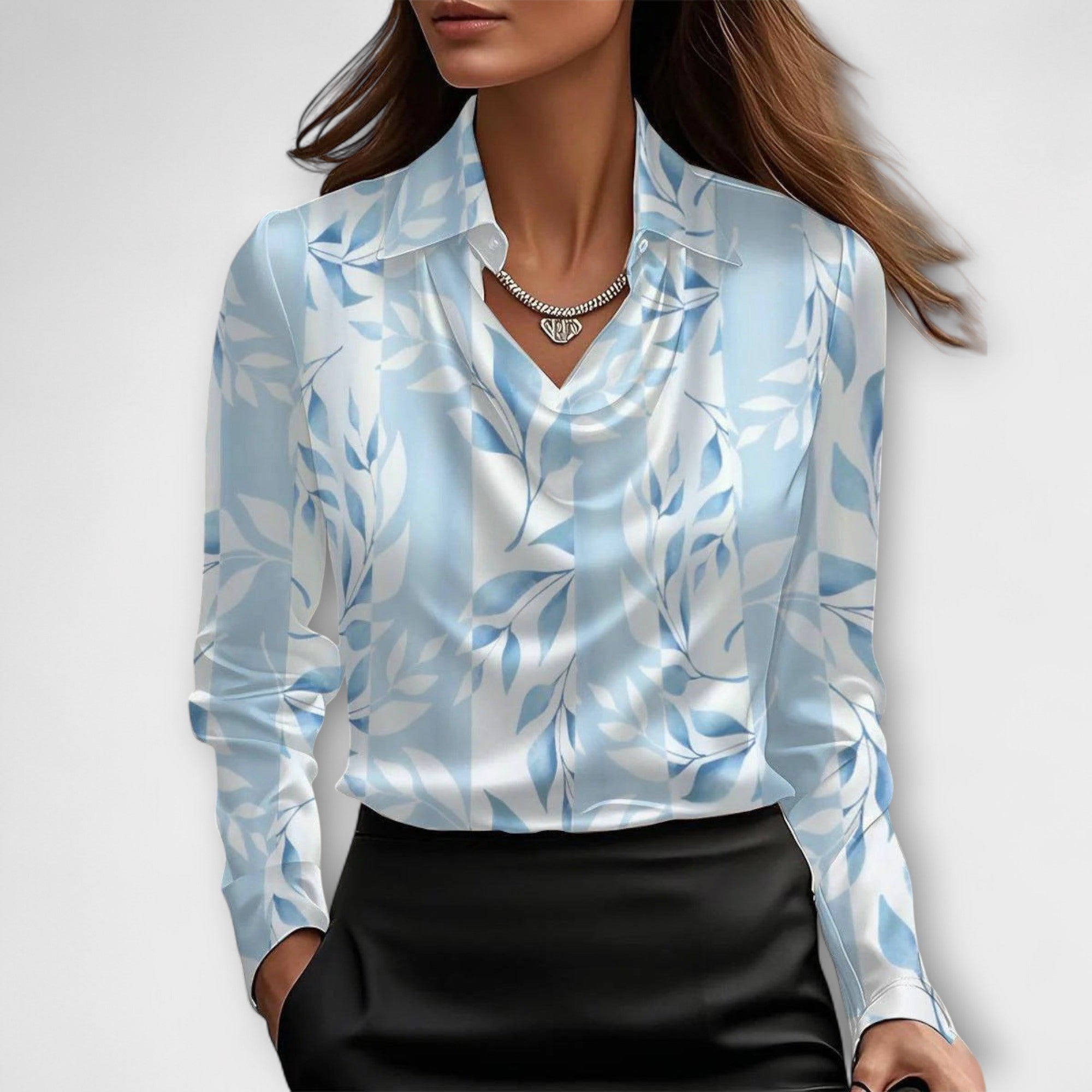 Meli - Glanzende blouse met geplooide kraag