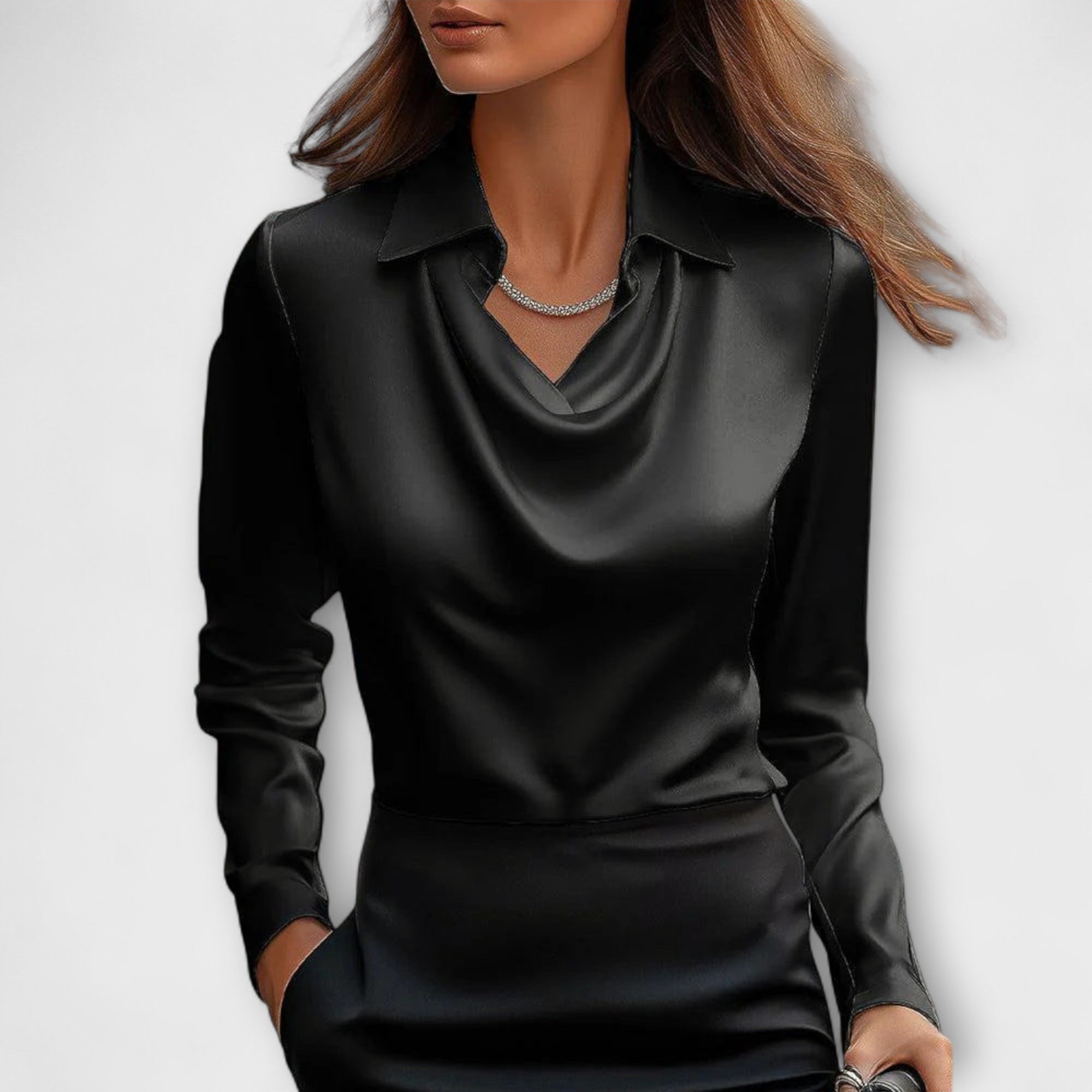 Meli - Glanzende blouse met geplooide kraag