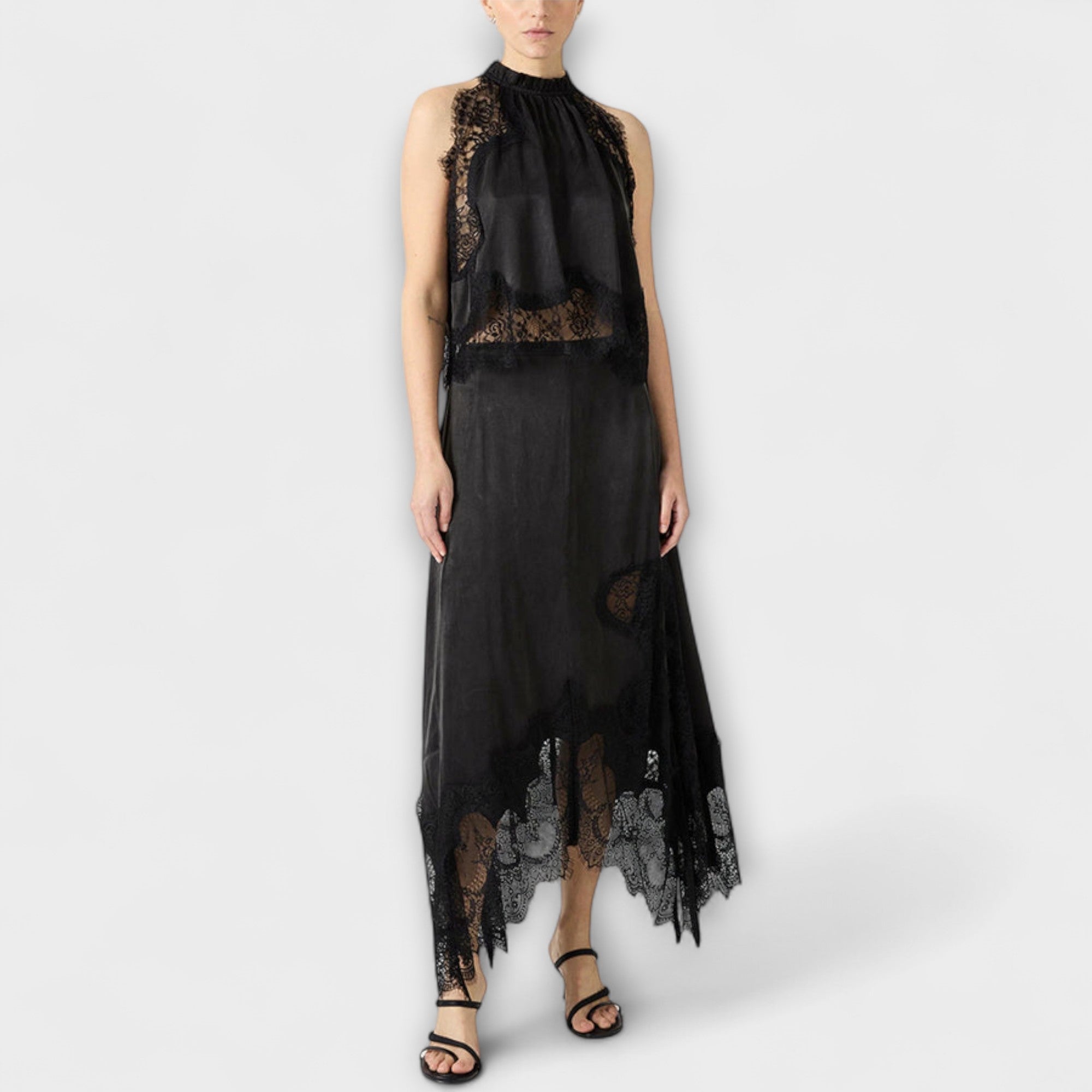Kaia - Blouse met kanten afwerking en geplooide halslijn in set