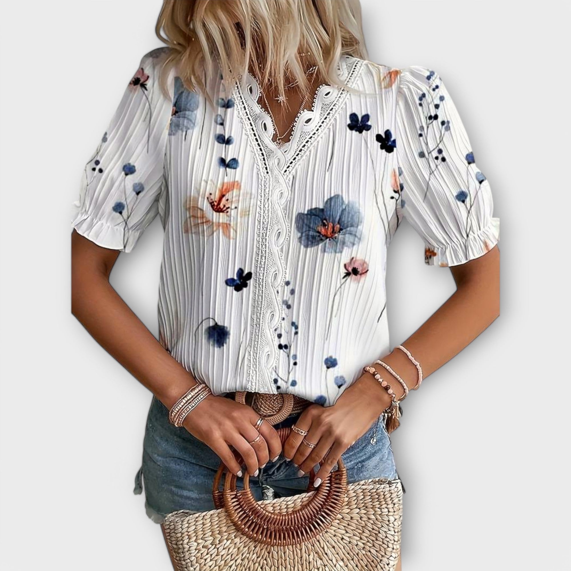 Emily - Modieuze blouse met puntige halslijn
