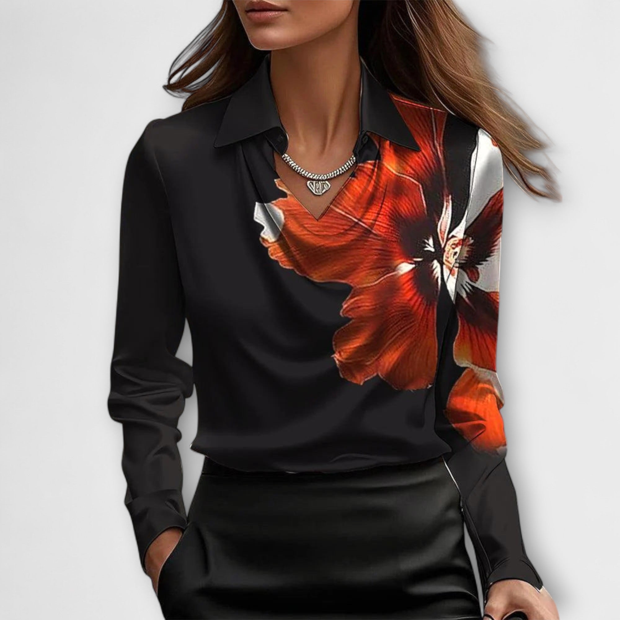 Meli - Glanzende blouse met geplooide kraag