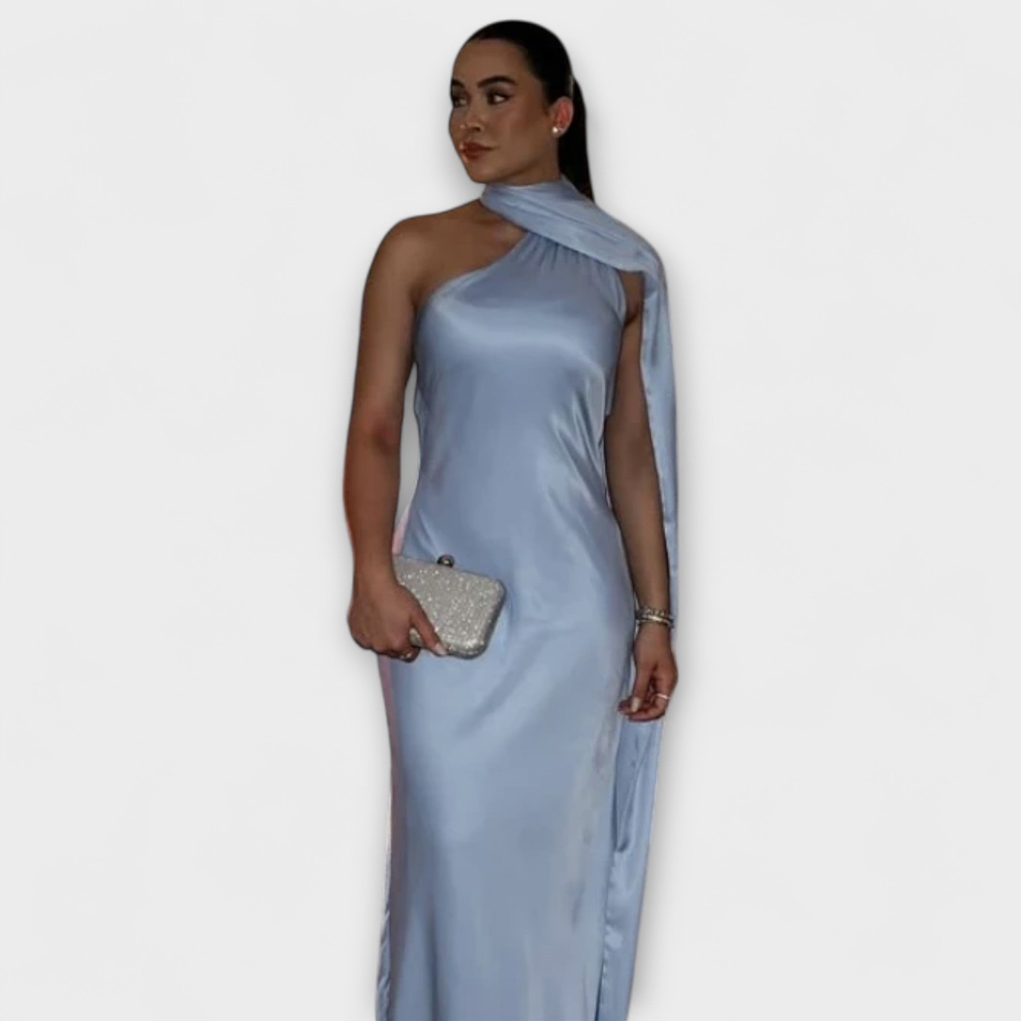 Elegantes, schulterfreies Neckholder-Maxikleid